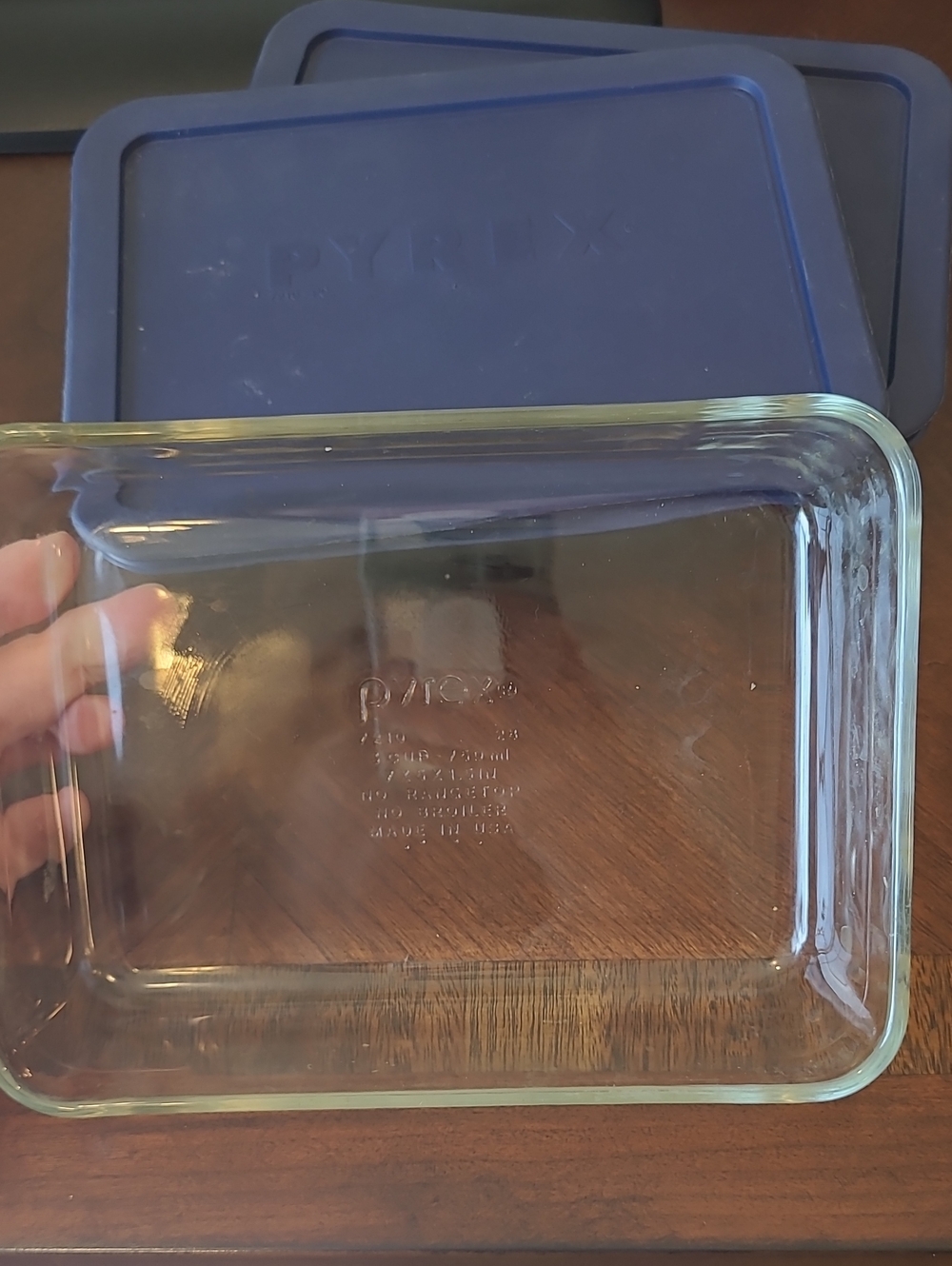 2 Pyrex Containers - Picture 2 of 5
